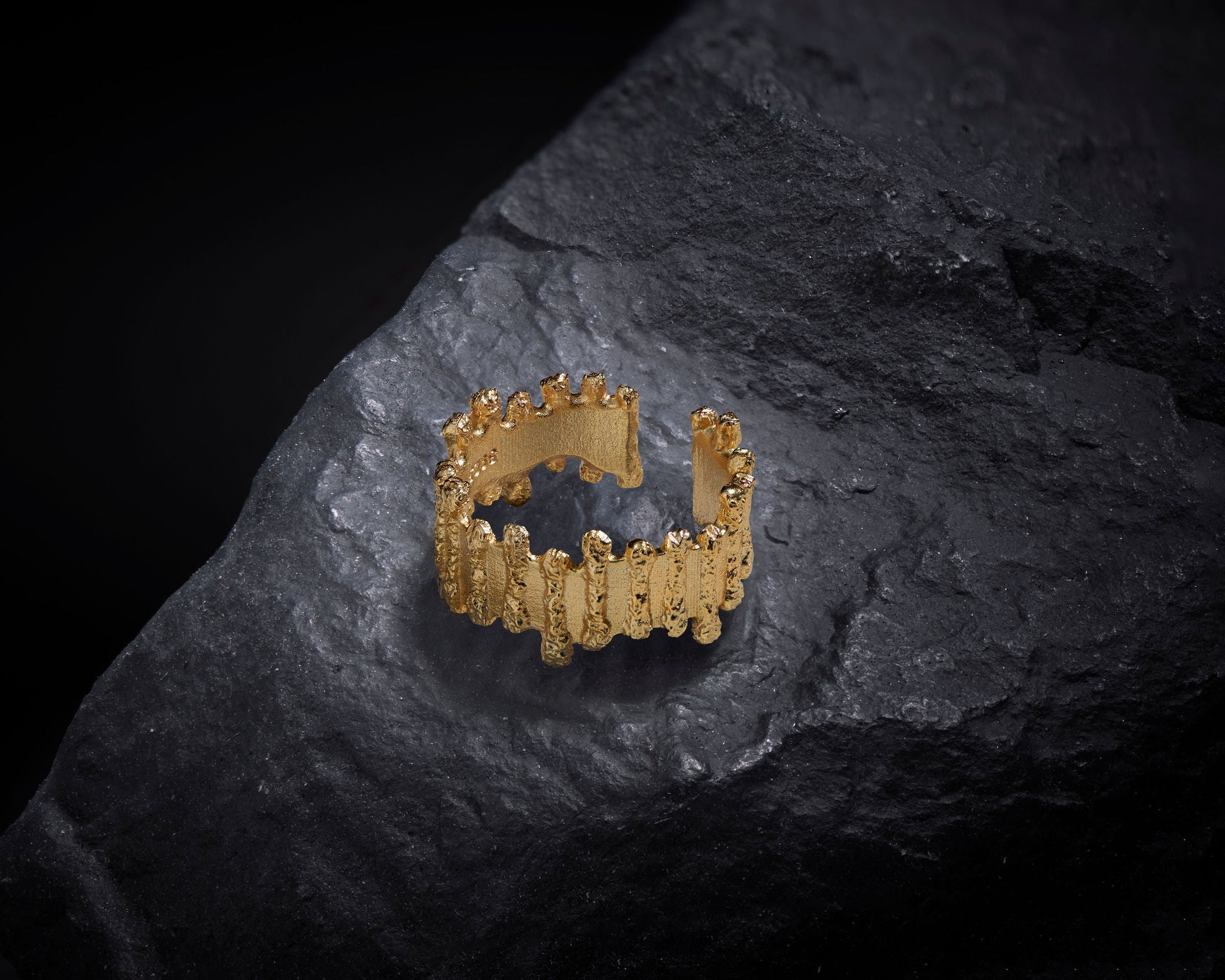 Premium Photo | A ring in the air with gold flakes in the style of  mysterious nocturnal scenes